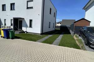 Ruhig & modern: Neubau-Doppelhaus mit Garten in Rousseau-Park – Burgundstraße 22, 14974 Ludwigsfelde – Vorschaubild 1