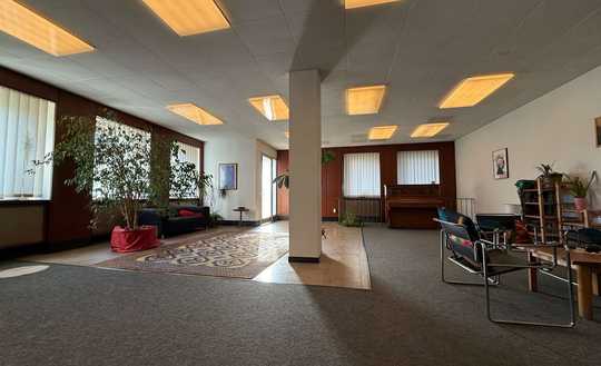 Großzügige Erdgeschosswohnung mit vielfältigen Nutzungsmöglichkeiten in Neckarau