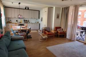Exklusive 4-Zimmer-Neubauwohnung mit Stellplatz und Loggia von privat 