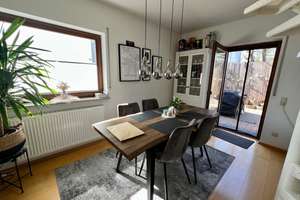 Ländlich und doch stadtnah:
Zweifamilienhaus mit zwei Garagen – Die vollständige Adresse der Immobilie erhältst du vom Anbieter., 65207 Breckenheim, Wiesbaden – Vorschaubild 1