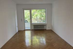 Direkt am Rhein! Helle 3-Zimmer-Wohnung mit großer Sonnenloggia und Blick ins Grüne.