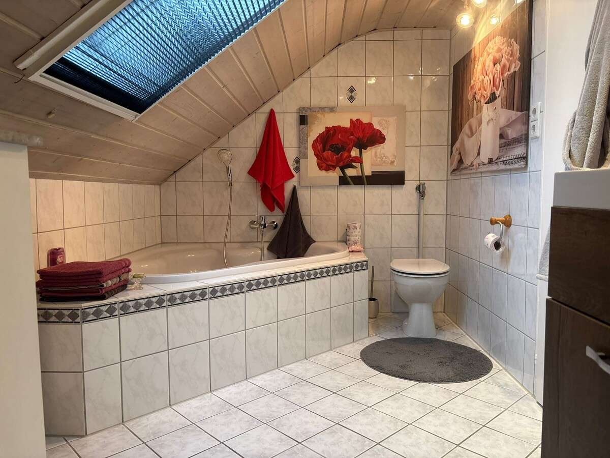 Immobilie in Winzer - Markt Winzer: Mod. Einfamilienhaus m. beheiztem Wintergarten u. kleinem Grundstück in ruhiger Lage! - Bild 1