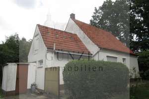 Charmantes Einfamilienhaus auf großzügigem Grundstück mit viel Potenzial – Die vollständige Adresse der Immobilie erhältst du vom Anbieter., 26133 Kreyenbrück, Oldenburg (Oldenburg) – Vorschaubild 2