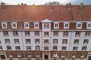 Liebevoll kernsanierte und Denkmal geschützte  4 Zi Altbau-Wohnung in ruhiger Lage