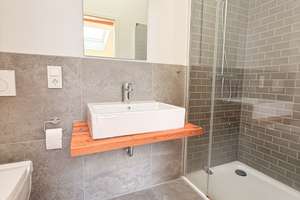 MAISONETTE I EINBAUKÜCHE I ANKLEIDE I DENKMAL I BELEUCHTUNG I 2 SCHLAFZIMMER MIT ENSUITE BADEZIMMER – Brühler Landstr. 547, 50997 Meschenich, Köln – Vorschaubild 12