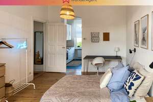 Wunderschöne Altbauwohnung im Erstbezug nach Sanierung + Viel Licht + Top Schnitt