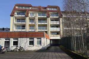 Top-Lage trifft Potenzial! 3-Zimmer-Wohnung mit Balkon, Aufzug &amp;
Tiefgarage direkt in der Veg