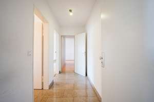 Köln-Weiden || 2- Zimmer ||                    Mit Balkon || Stellplatz || Zentrale Lage – Die vollständige Adresse der Immobilie erhältst du vom Anbieter., 50859 Weiden, Köln – Vorschaubild 3