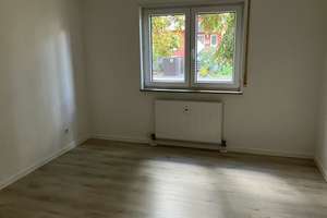 Gemütliche 3-Zimmer mit Tiefgarage, 2xBalkon, Wannenbad mit Fenster und Lam. in sehr guter Lage! – Am Küchwald 32, 9114 Borna-Heinersdorf, Chemnitz – Vorschaubild 5