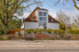 223 m² großes Architektenhaus mit Modernisierungsbedarf am Tegeler Forst in Hermsdorf – Die vollständige Adresse der Immobilie erhältst du vom Anbieter., 13467 Hermsdorf, Berlin – Vorschaubild 1