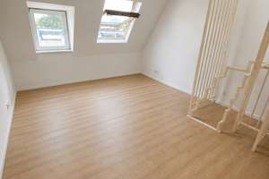 4-Zimmer-Maisonette in denkmalgeschütztem Haus / neues Bad + neue Küche / von privat – Die vollständige Adresse der Immobilie erhältst du vom Anbieter., 41061 Gladbach, Mönchengladbach – Vorschaubild 2