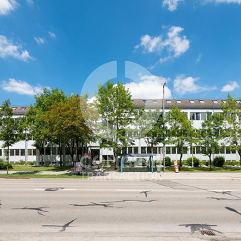 Flexibel nutzbares Gebäude mit Lastanaufzug. combine.Transaction