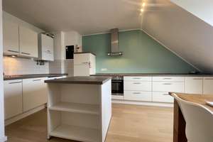 Top geschnittene, teilmöblierte 3-Zimmer-Dachgeschosswohnung am Brehmplatz