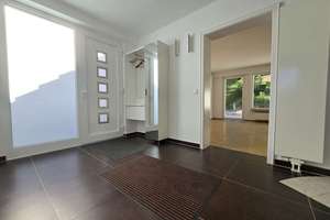 Traumhafte Doppelhaushälfte mit Pool, Doppelgarage und hochwertiger Ausstattung – Die vollständige Adresse der Immobilie erhältst du vom Anbieter., 70195 Botnang-West, Stuttgart – Vorschaubild 9
