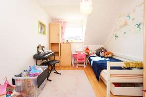 Familienfreundliches Wohnen in Weixdorf: viel Platz, Solarthermie und neue Heizung! – Die vollständige Adresse der Immobilie erhältst du vom Anbieter., 1108 Weixdorf, Dresden – Vorschaubild 18