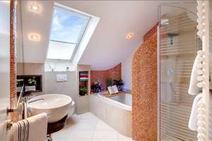 Möbliert: Einfamilienhaus mit Naturpool und Sauna – 81243 Aubing-Süd, München – Vorschaubild 9
