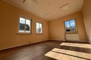 Geschmackvolle 3-Zimmer-Wohnung mit Balkon und neuer Einbauküche – Nürnberg – Vorschaubild 2