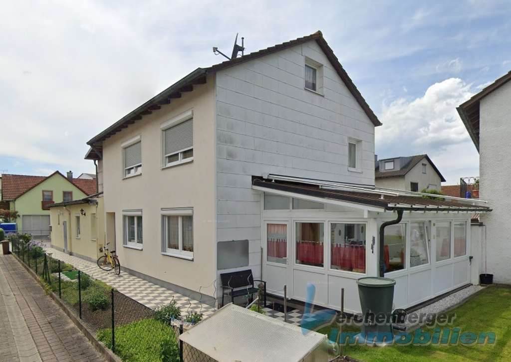 *** Einfamilienhaus mit 2 Garagen in zentrumsnaher Lage von Plattling ***