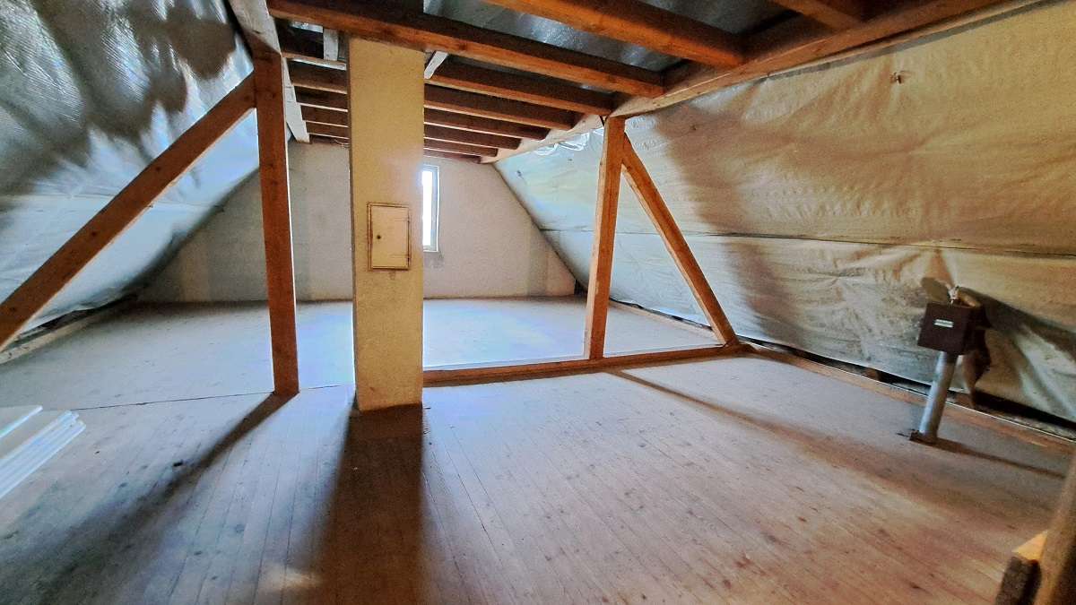 Immobilie in Lonsee - Geräumiges Einfamilienhaus mit Ausbaumöglichkeiten, großem Garten und Garage! - Bild 1