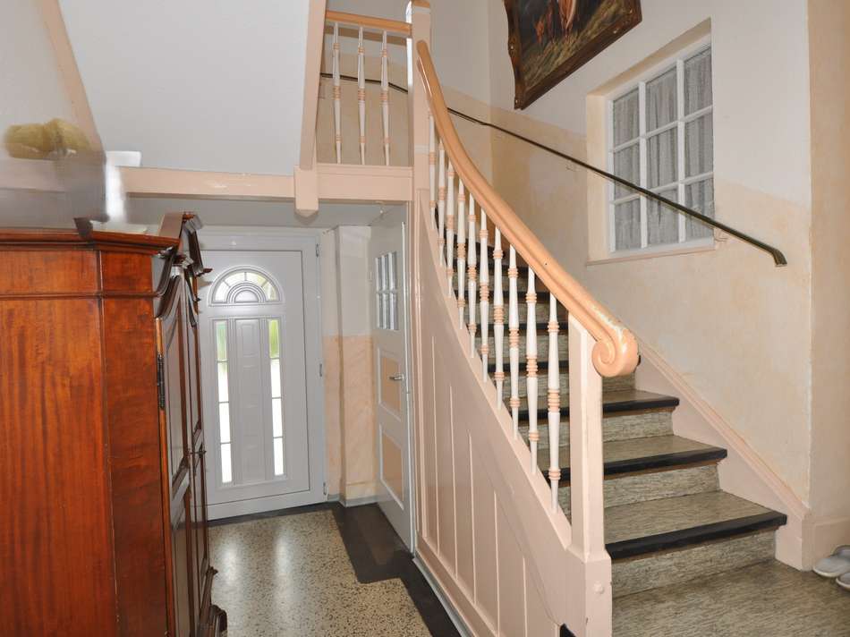 11 Treppenhaus EG