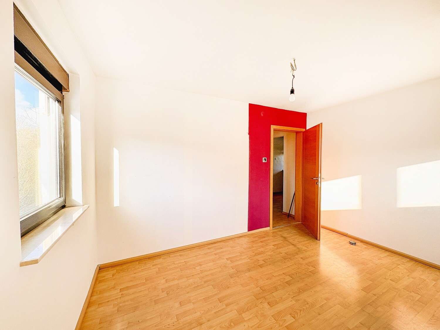 Immobilie in Annweiler am Trifels - Großzügiges 1-2 Familienhaus mit 1.599 m²Grundstück in Annweiler-Queichhambach - Bild 2