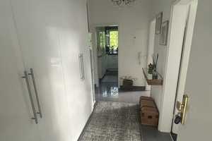 Modernisierte 2,5-Raum-Wohnung mit Balkon und Einbauküche in München – München – Vorschaubild 1