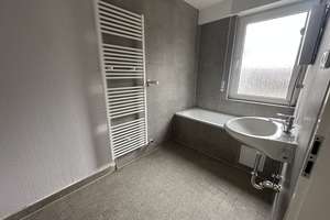 3 Zimmer - Erdgeschoss - Balkon - gepflegt
