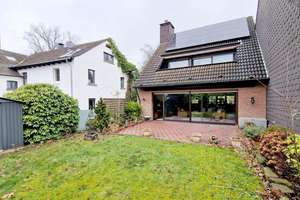Zuhause mit Charakter, Kamin & Sauna – großzügiges Familienhaus mit Garten und Doppelgarage – Die vollständige Adresse der Immobilie erhältst du vom Anbieter., 45470 Menden-Holthausen, Mülheim an der Ruhr – Vorschaubild 10