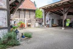 Hofgelände des Anwesens