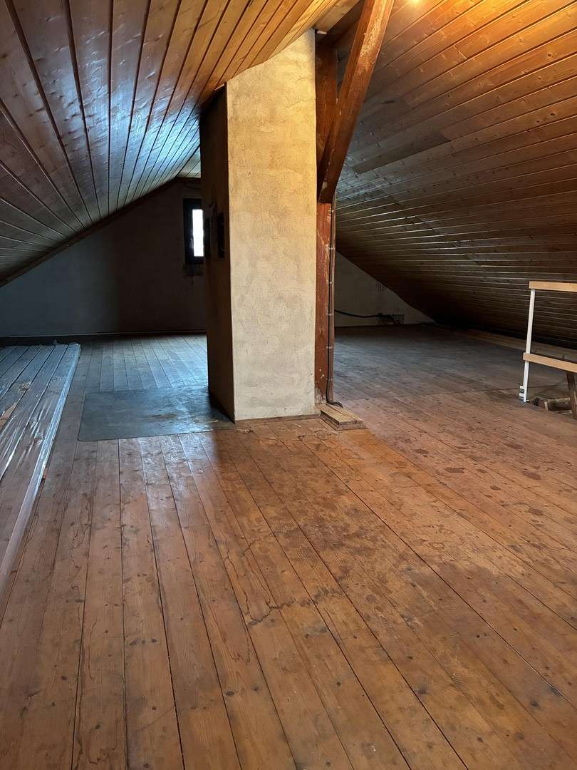 Immobilie in Markt Erlbach - Einfamilienhaus mit Balkon, Keller, 2 Garagen, 3 Carports und Hobbyraum (346 m² Wohn- u. Nutzfläche) - Bild 1