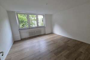 1 ZW WOHNUNG  WANNENBAD KÜCHE (NICHT EINGERICHTET)ZENTRAL  AM WILHELMSPLATZ  LAUFNAH S BAHN FUSSGÄ