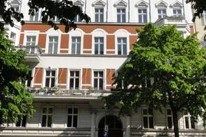 Altbau-Perle in Berlin-Tiergarten: Großzügige Dachgeschosswohnung