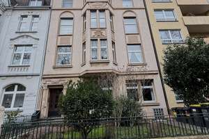 Duisburg - Duissern , Tolle Altbauwohnung mit 6 Zimmern und 2 Balkonen