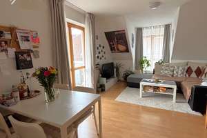**Wohnglück in der Glückstraße**provisionsfreie Maisonette-Wohnung mit Balkon** – Glückstr. 18, 86153 Rechts der Wertach, Augsburg – Vorschaubild 1