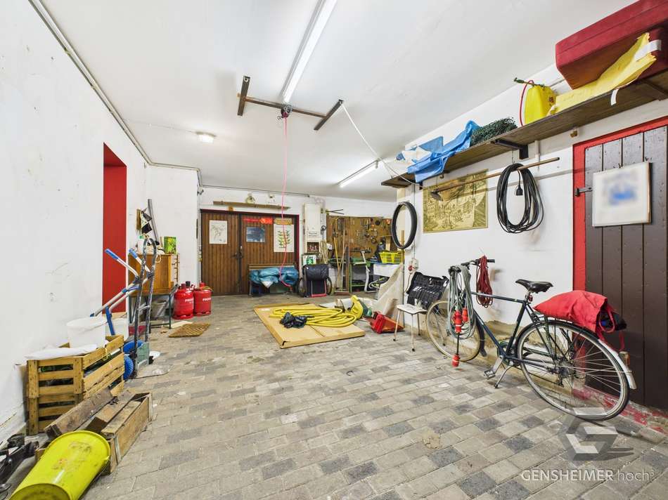 Große Garage