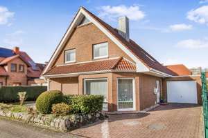 Bremen-Kattenesch: Freistehendes Einfamilienhaus mit 5 Zimmern mit Garten und Garage 
