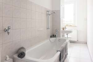 3-Raum-Wohnung - Balkon - Aufzug – Augsburger Str. 7, 9126 Bernsdorf, Chemnitz – Vorschaubild 3
