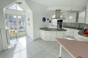 helle Maisonette-Wohnung mit Blick auf den Henninger Turm – 60599 Sachsenhausen-Süd, Frankfurt am Main – Vorschaubild 3