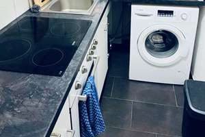 Renoviertes, vollmöbliertes Apartment mit Loggia & EBK im Heusteigviertel - Tandem Garage optional – Immenhoferstr 1, 70180 Lehen, Stuttgart – Vorschaubild 9