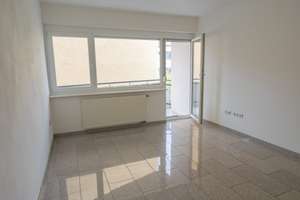 3 Zimmer in heller freundlicher zentraler Lage (Neckartor)- bezugsfrei auch WG-geeignet – Hallbergerstr. 6, 70190 Kernerviertel, Stuttgart – Vorschaubild 1
