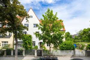 Historische Stadtvilla von 1902 mit großem Raumangebot, viel Charme und Gartenidyll
