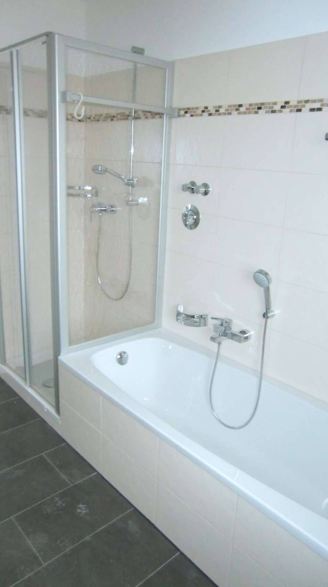 Immobilie in Möhrendorf - Gepflegtes Dreifamilienhaus in Ortslage - Bild 2