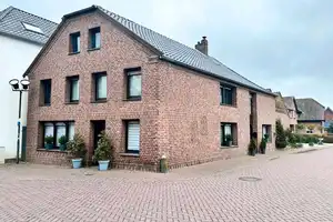 Großzügiges Einfamilienhaus mit vielseitigen Möglichkeiten in Kevelaer-Wetten – Friedensplatz 14, 47625 Kleve (Kreis) – Vorschaubild 2