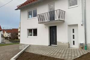 Gepflegtes Reihenhaus mit 4,5 Zimmern in Aletshausen OT Winzer – Hauptstraße 44, 86480 Aletshausen – Vorschaubild 1