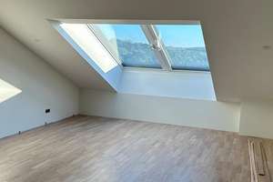 Stilvoll kernsanierte 2-Zimmer-Wohnung mit Balkon, Einbauküche und Panoramablick 