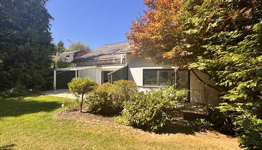 Bild von PREMIUM-LAGE AM WALDRAND - FREISTEHENDES ANWESEN MIT ERSTKLASSIGEM RAUMANBOT UND EINLIEGERWOHNUNG