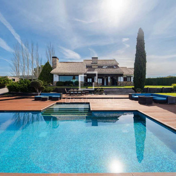 Luxusvilla mit Reitanlage und landwirtschaftlichem Grundstück mit Olivenbäumen zum Verkauf in Requen