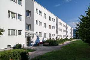 Großzügiger Wohnbereich trifft sonnige Loggia – John-F.-Kennedy-Allee 98, 38444 Detmerode, Wolfsburg – Vorschaubild 3