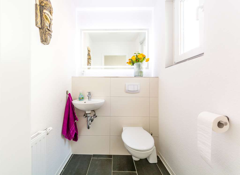 Immobilie in Vogtsburg im Kaiserstuhl - Ankommen und Wohlfühlen: Ihr neuwertiges Zuhause in sehr ruhiger Lage mit viel Platz für die Familie - Bild 2