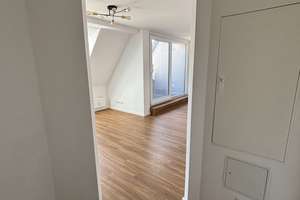 2-Zimmer-Dachgeschosswohnung mit Dachterrasse & Loggia – Gieselerstraße 10, 10713 Wilmersdorf, Berlin – Vorschaubild 4